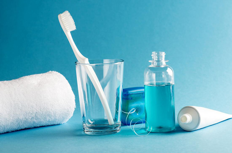 Lạm dụng nước súc miệng và kem đánh răng tẩy trắng