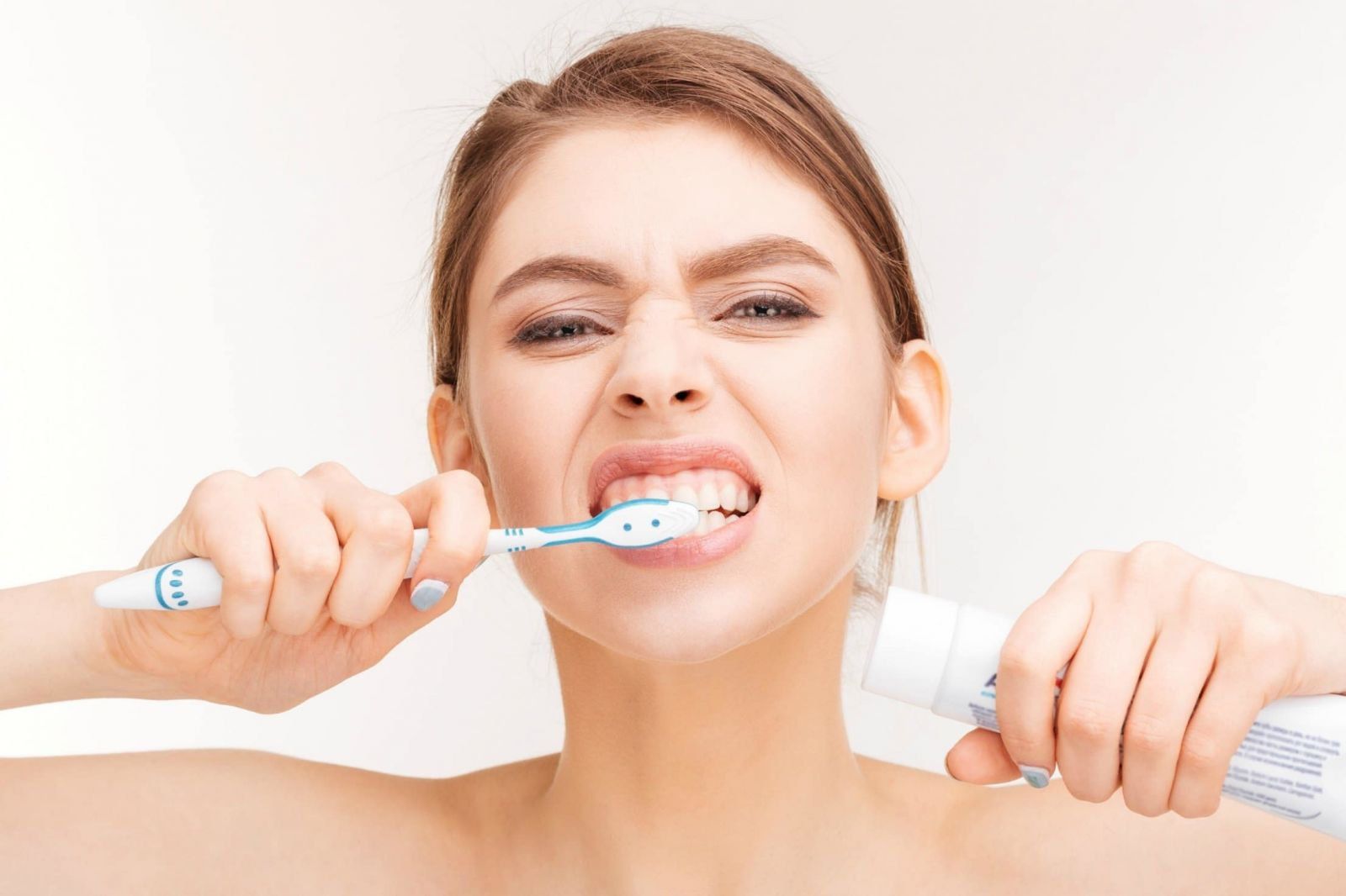 Mức độ nguy hiểm của những thói quen sai lầm khi chăm sóc răng miệng